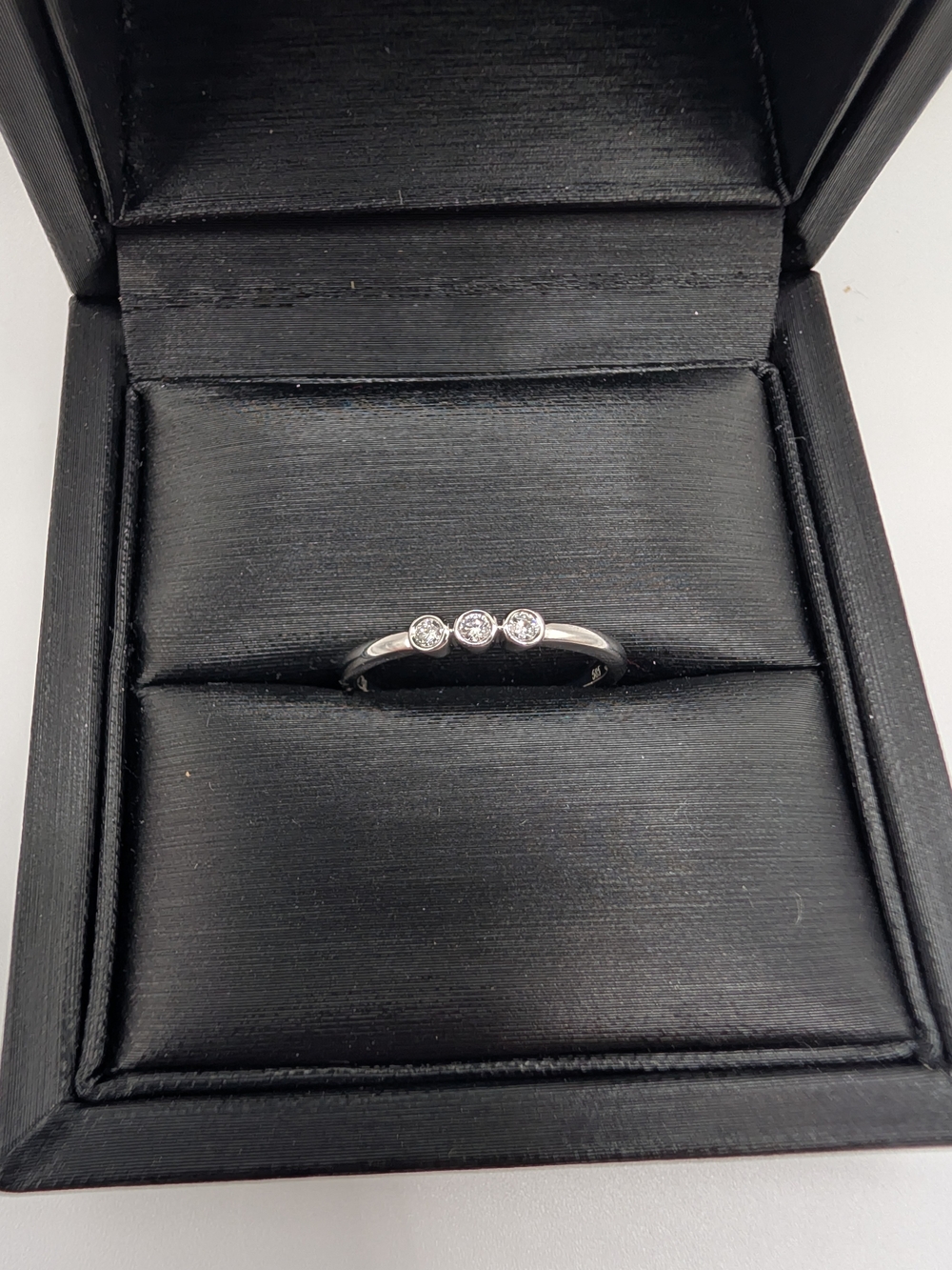 RAAD JEWELERS 14K White Gold Three-Stone Bezel Lab Diamond Ring Size 6 NWT